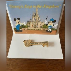 Disney Keys To The Kingdom VIP Tour Pin Magic Kingdom